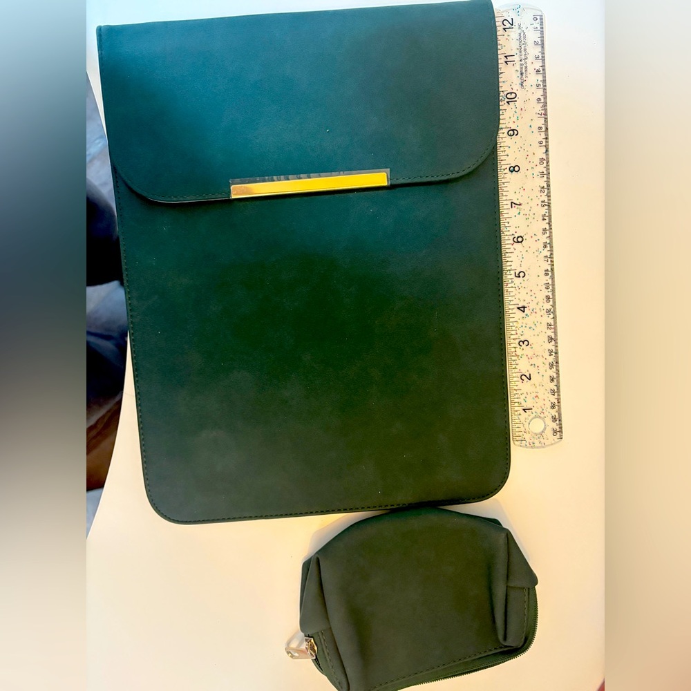 Laptop sleeve and accessory case - like new!